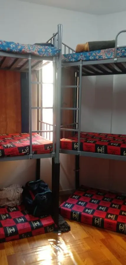 Bed Space For Weekly With Other Guests 호텔 두바이 0*,  아랍에미리트